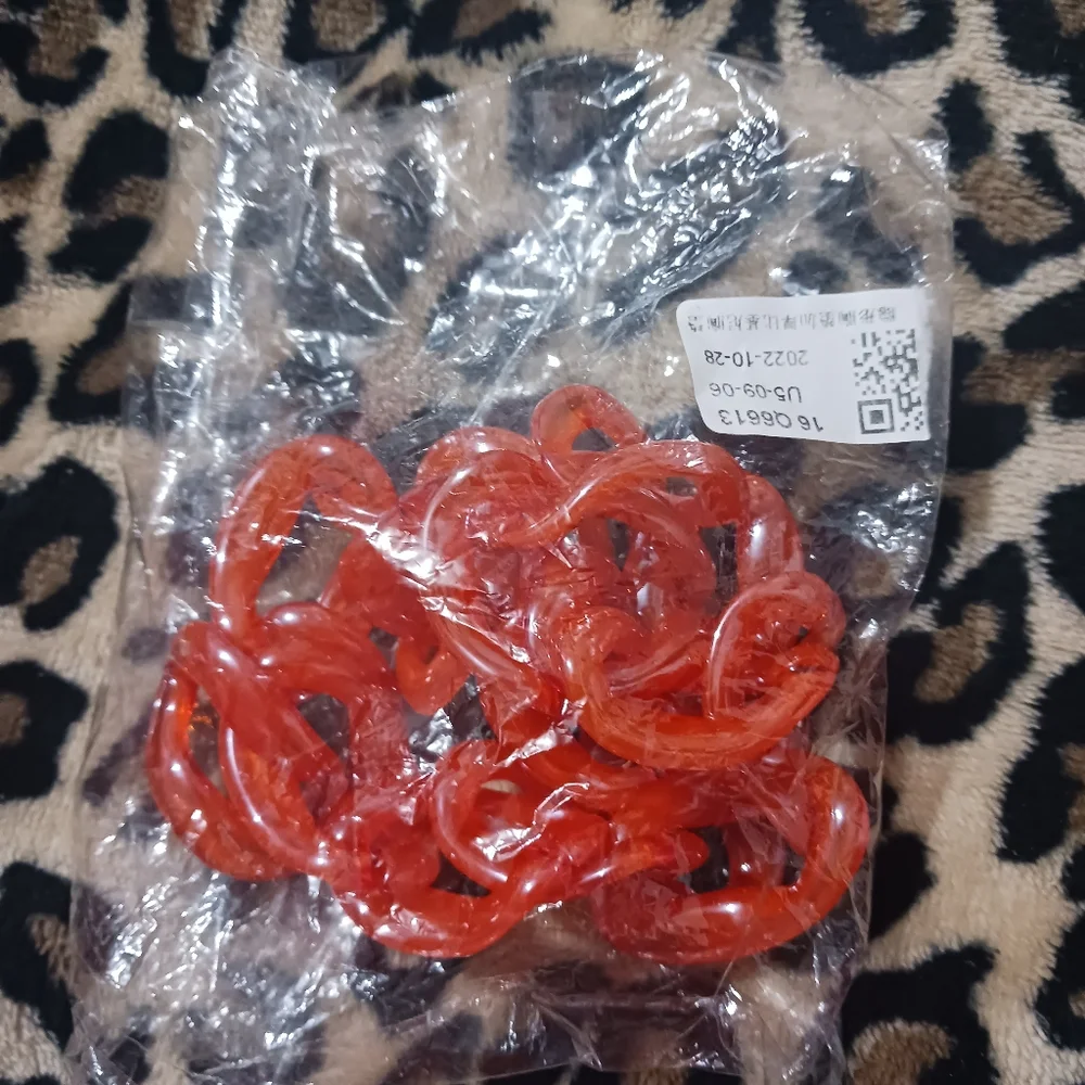 Women clear Orange plastic chains necklace - Picture 4 of 4